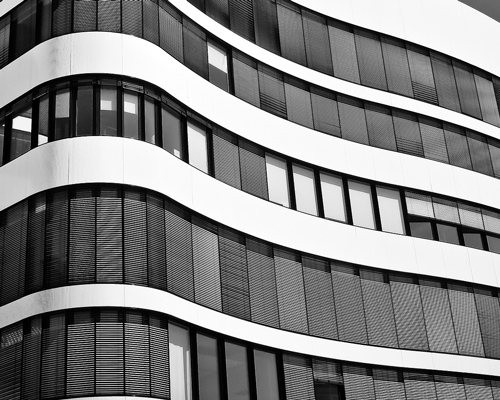 沈陽石材幕墻公司解析：石材幕墻的多重優(yōu)勢與應(yīng)用價值